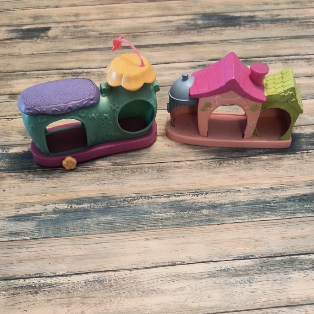 Littlest Pet Shop Magnetic Curious Kitties Cat House And Play House